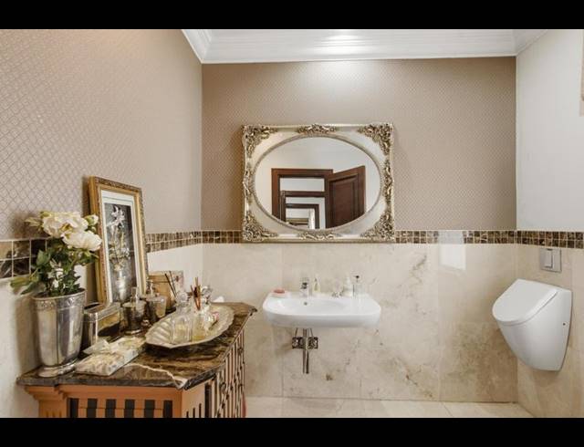 9 BEDROOM HOUSE FOR SALE IN BRYANSTON